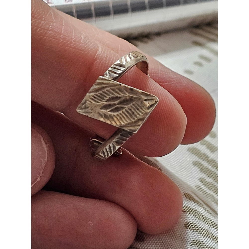 Vintage Silver Tone Etched Leaf Bypass Ring Adjustable Boho Geometric Statement